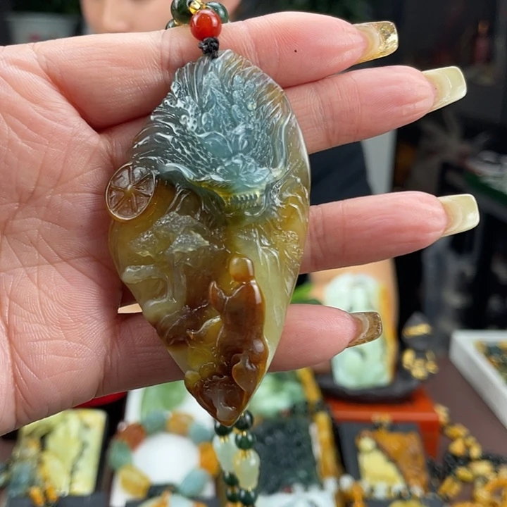 蛇纹石玉未镶嵌颈饰