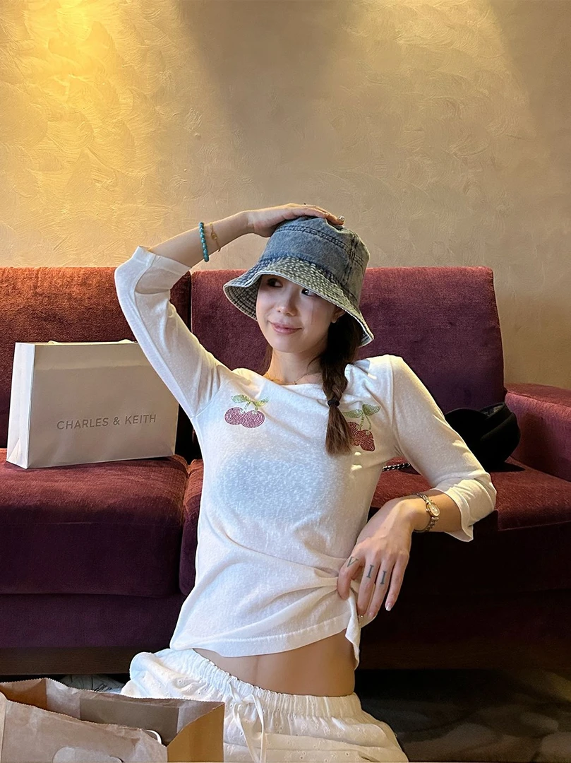 夏日绝美漂亮小上衣女cherry元气莱赛尔樱桃烫钻长袖T恤