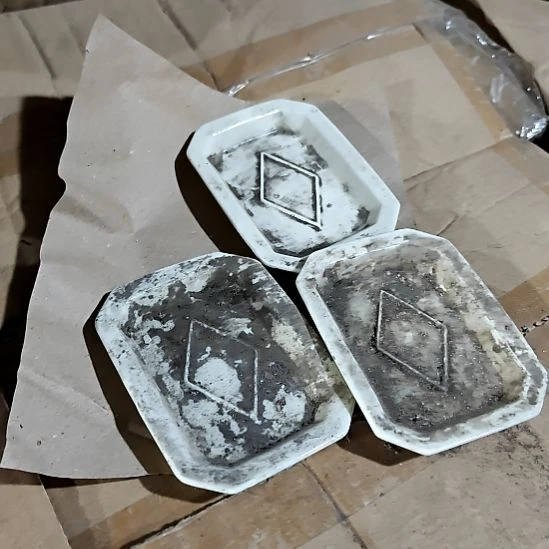 摆件盘子碗茶壶啥都有