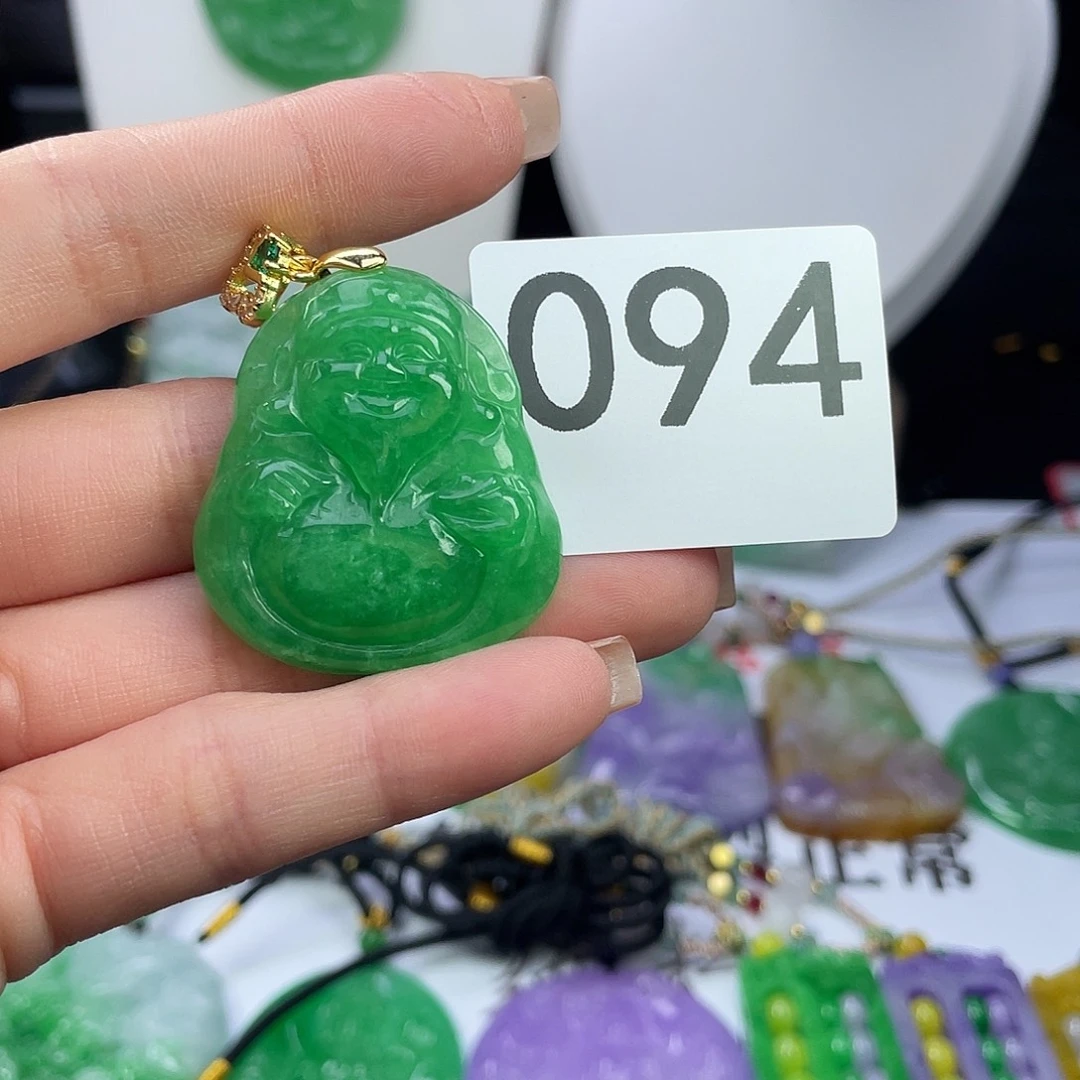 翡翠未镶嵌吊坠(赠链)