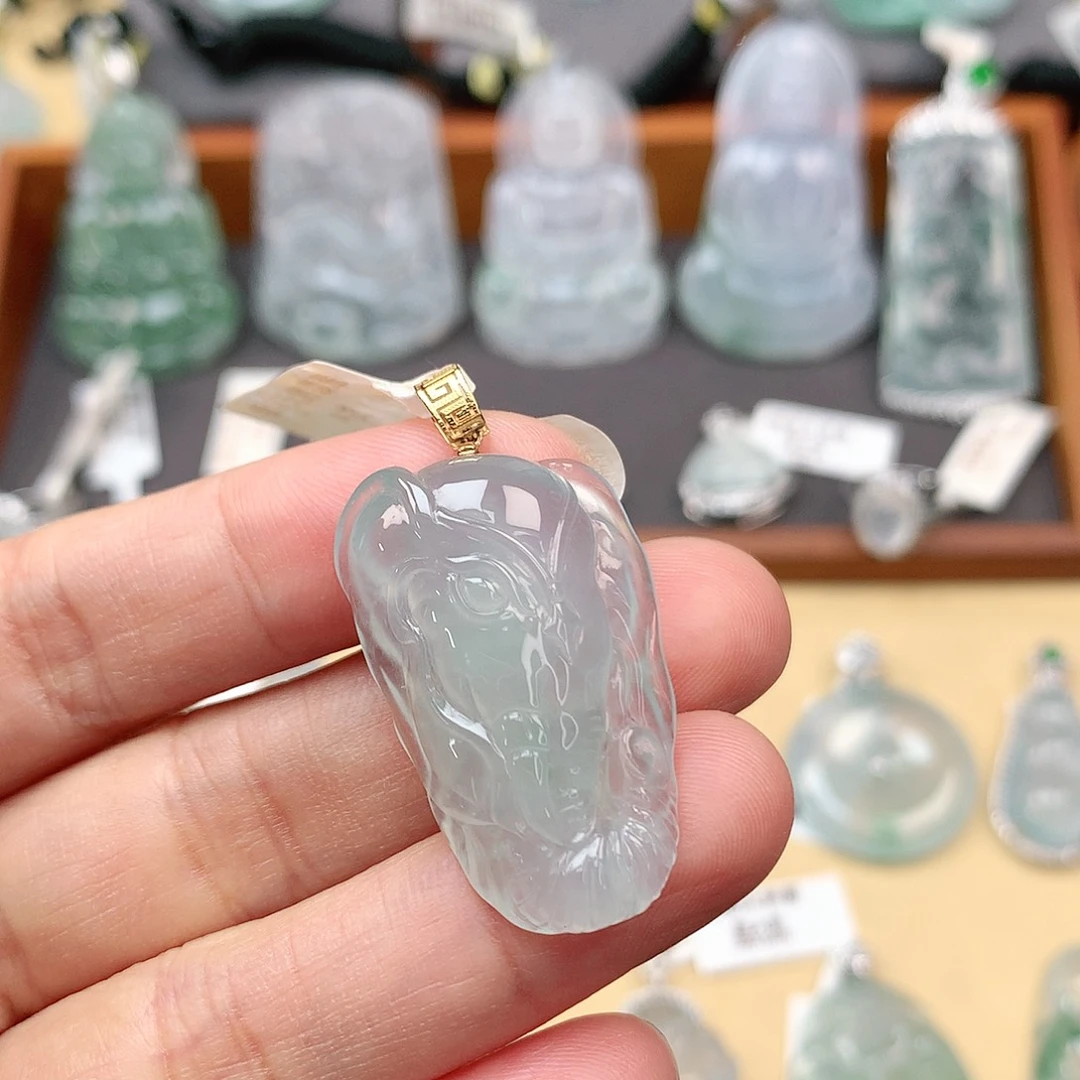 翡翠颈饰18K金镶嵌象头