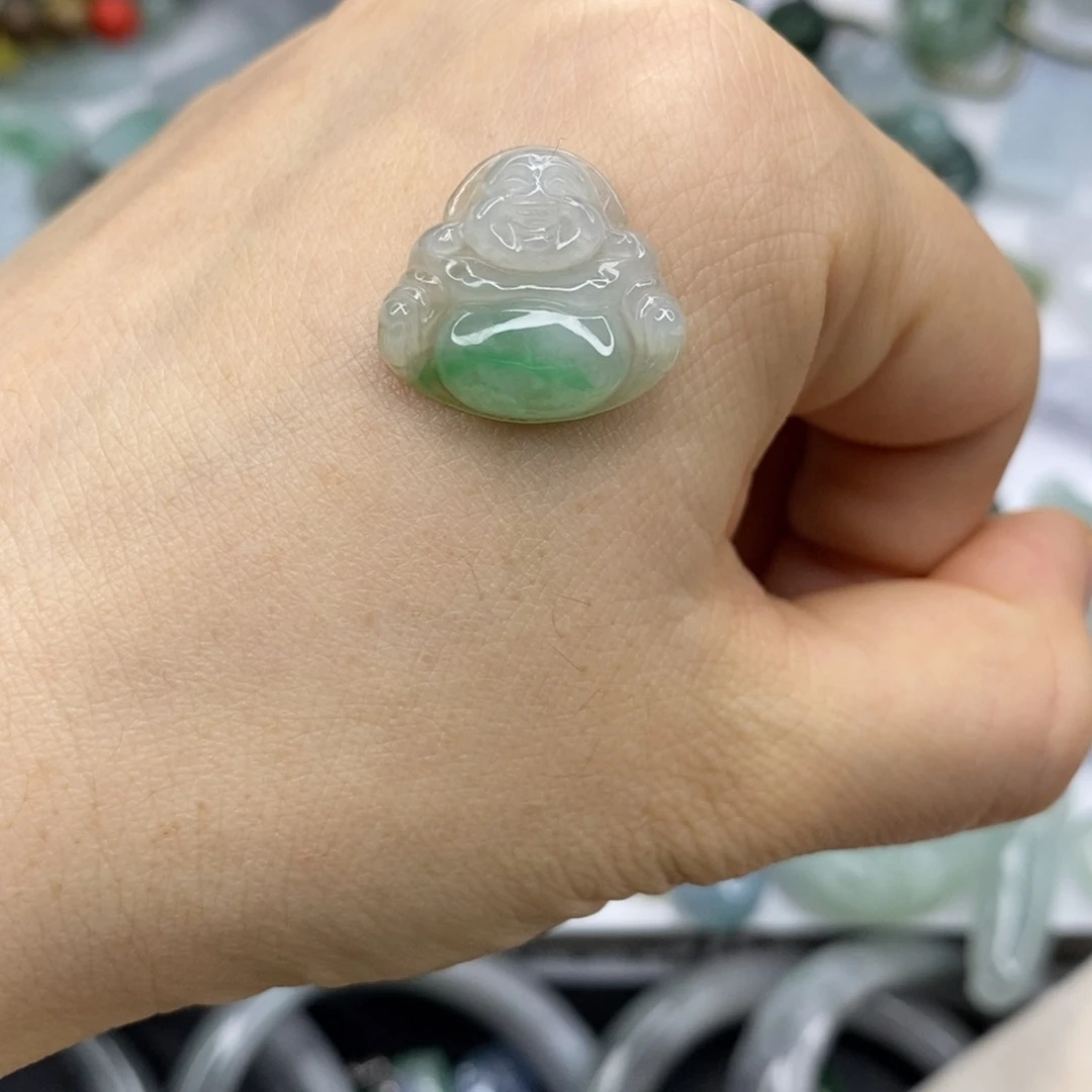 翡翠未镶嵌颈饰佛公