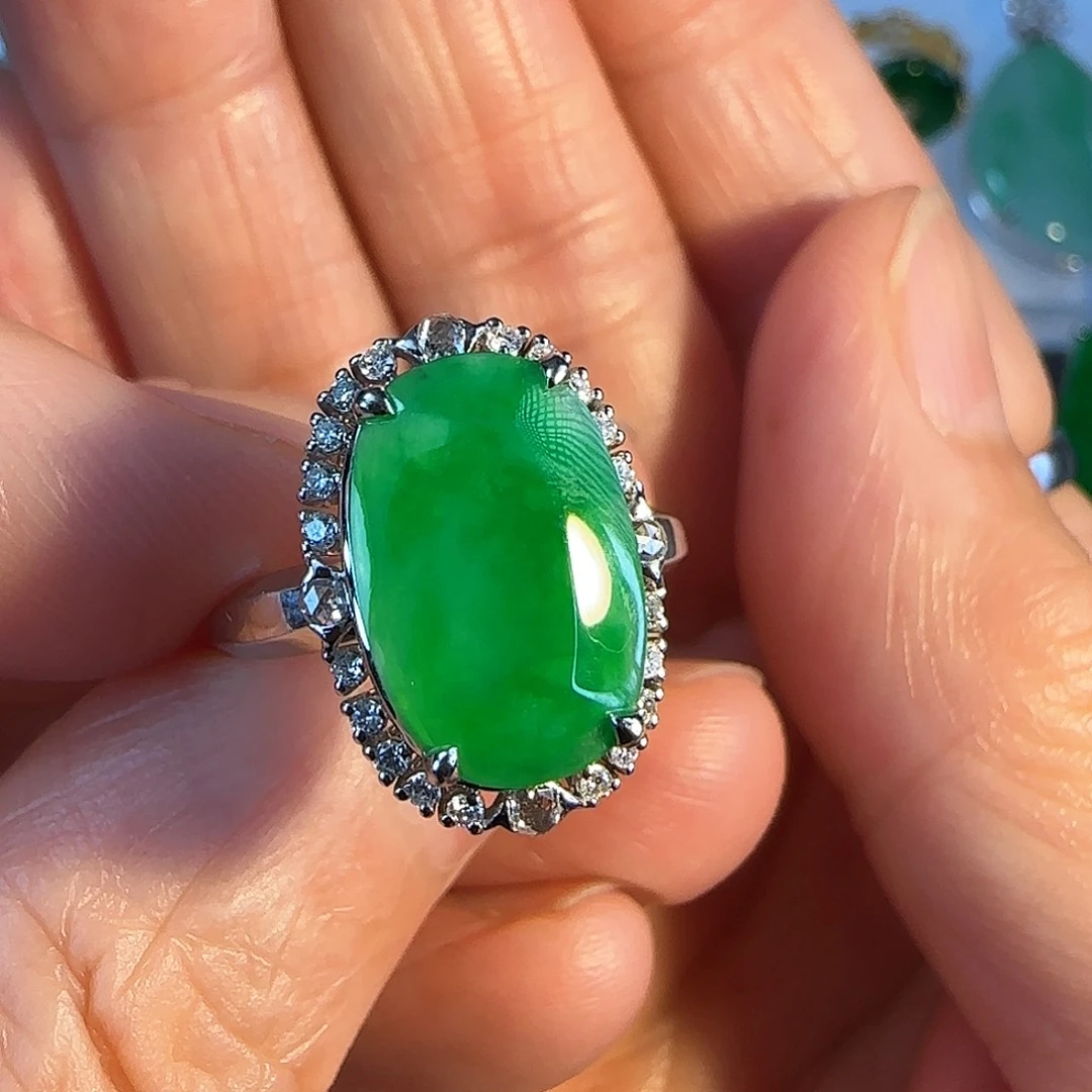 翡翠戒指18K金镶嵌方戒