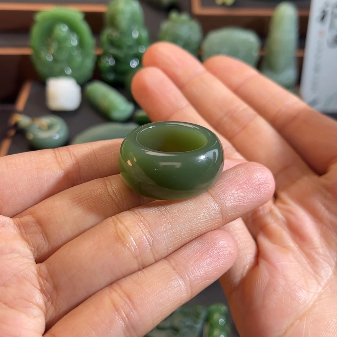 艾***帝和田玉未镶嵌颈饰定制