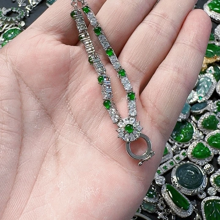 翡翠颈饰未镶嵌天然A货翡翠放漏