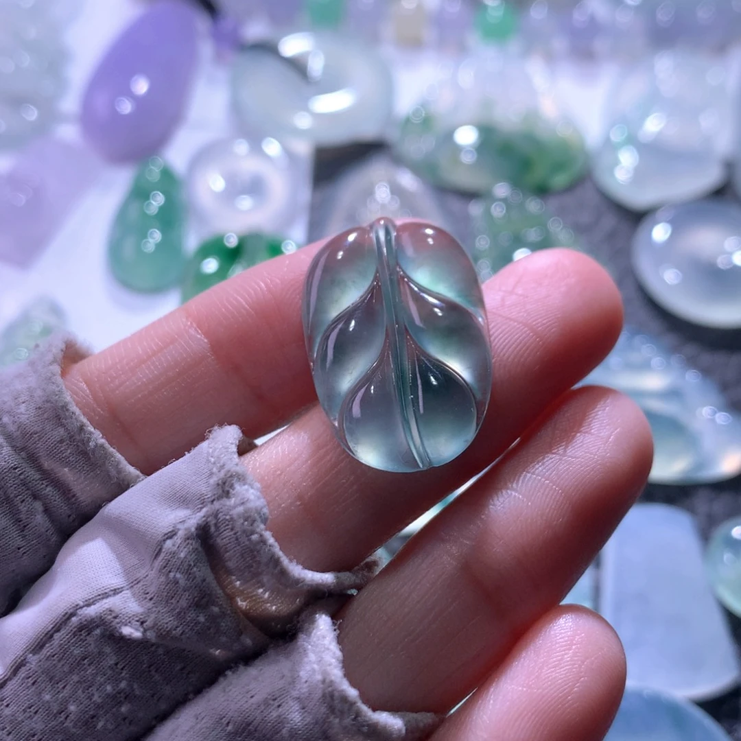 翡翠未镶嵌颈饰叶子