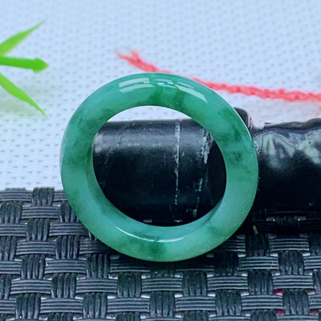 缅甸天然A货翡翠 飘花素面玉戒圈戒指 内径 17.8mm 编号1734