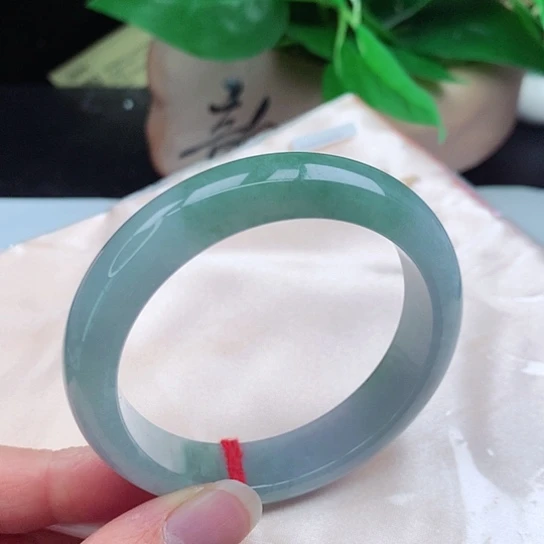 翡翠手镯未镶嵌      正圈54 半山水