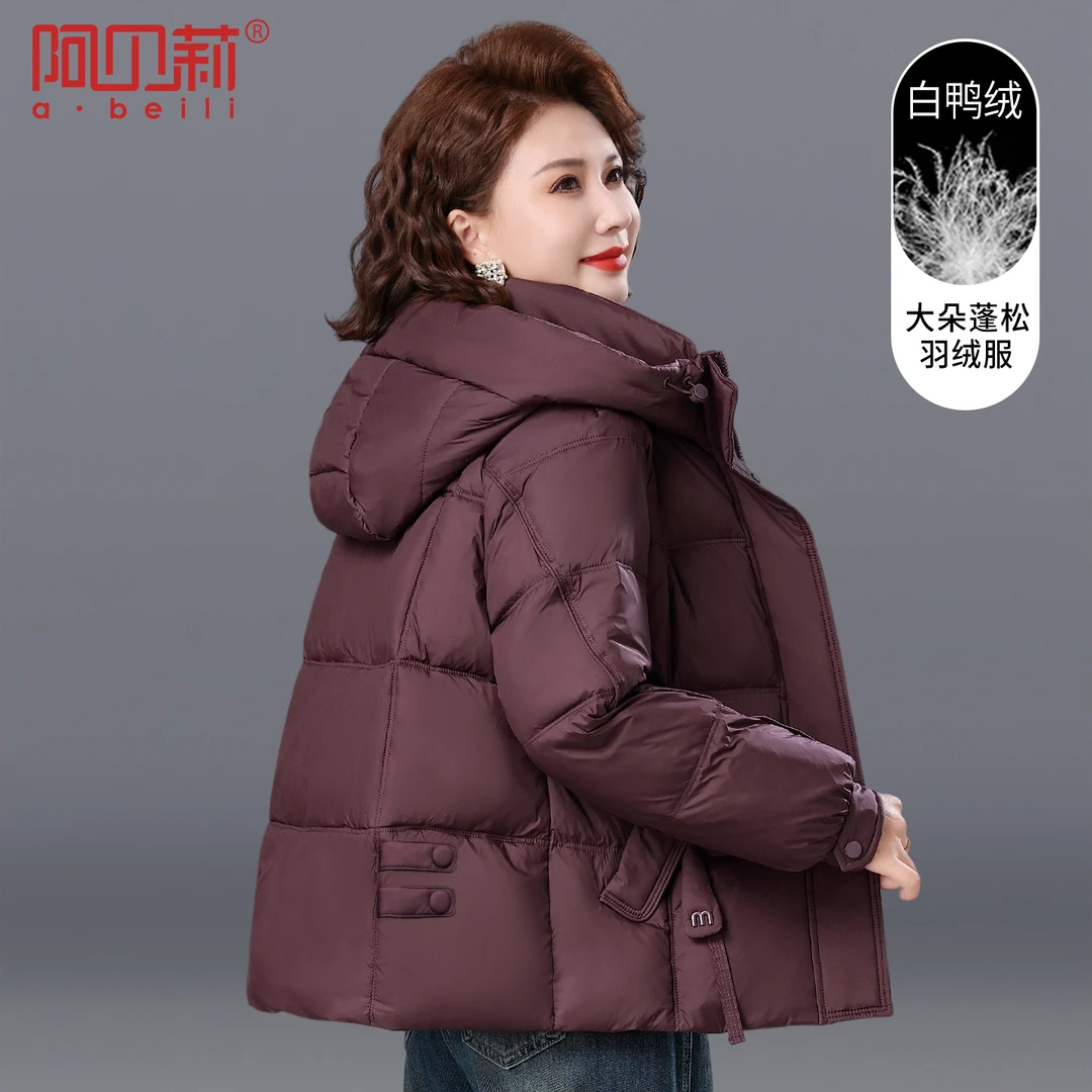洋气妈妈冬装短款羽绒服中年女士冬季新款纯色白鸭绒连帽保暖外套