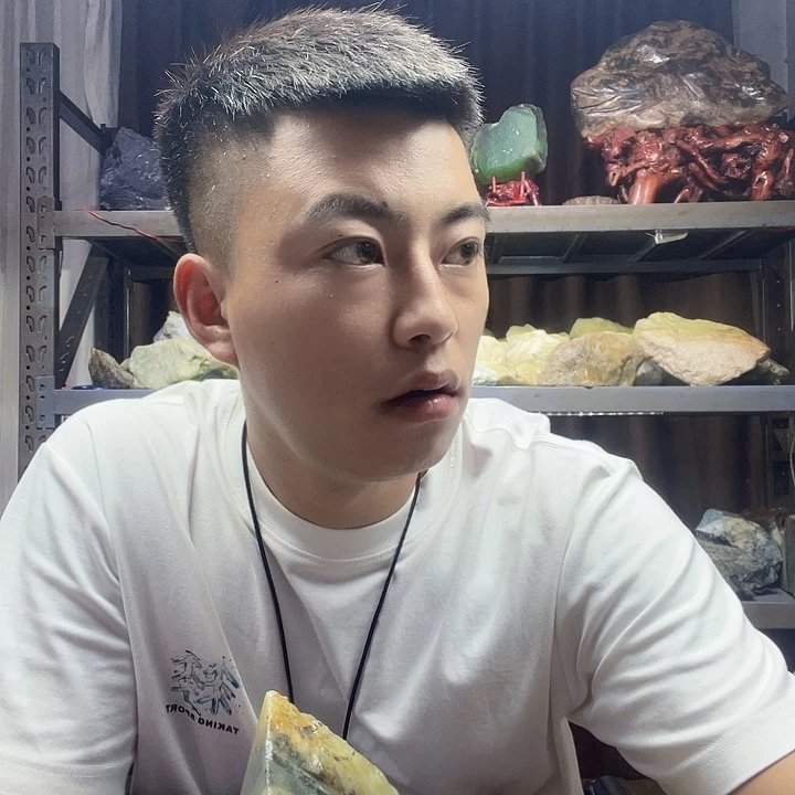 大***庭未镶嵌蛇纹石玉珠宝奇石8