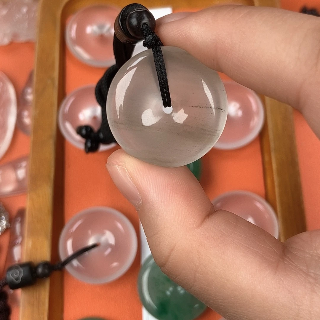 石英质玉颈饰未镶嵌平安扣