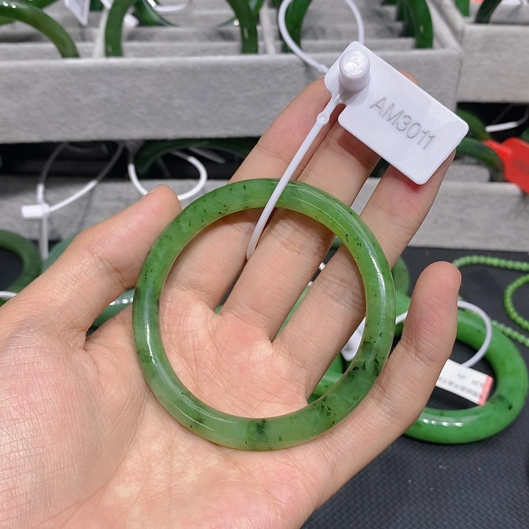 和田玉（碧玉）未镶嵌手镯