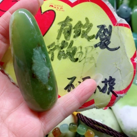 蛇纹石玉未镶嵌手把件