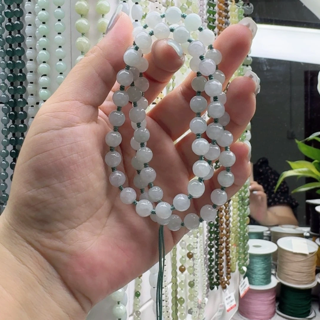 翡翠未镶嵌颈饰鉐*頭