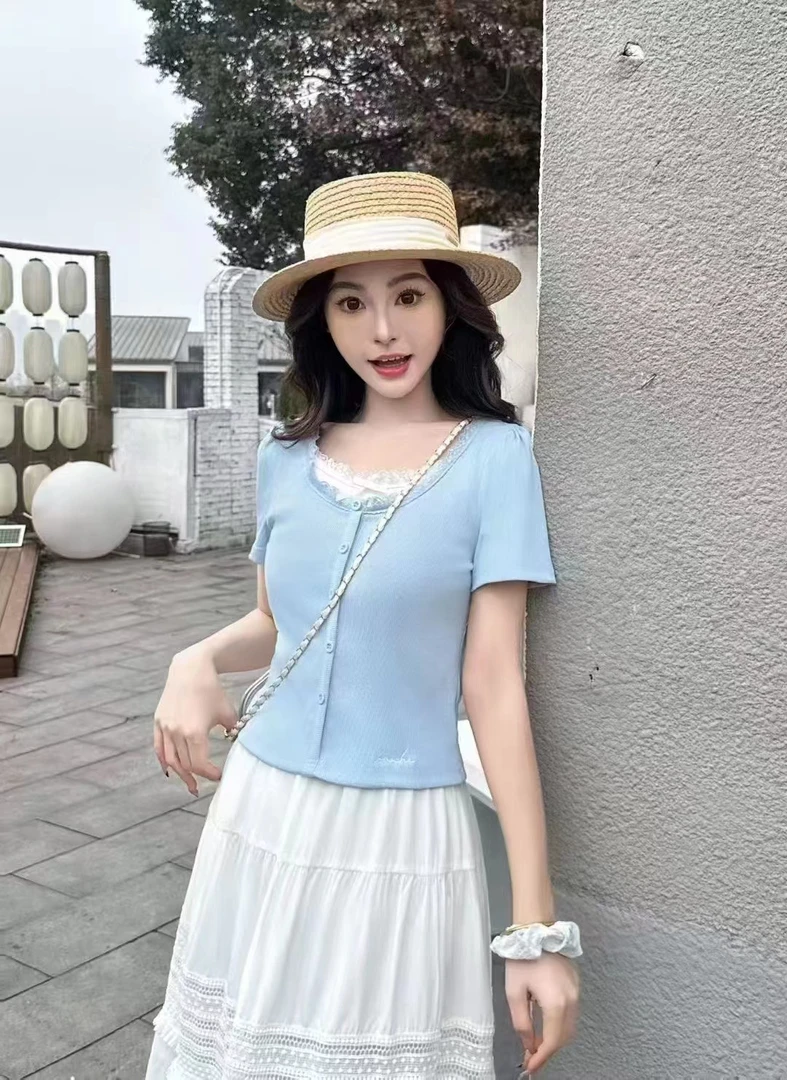 灰色蕾丝花边假两件短袖t恤+白色半身裙套装超好看修身甜美上衣