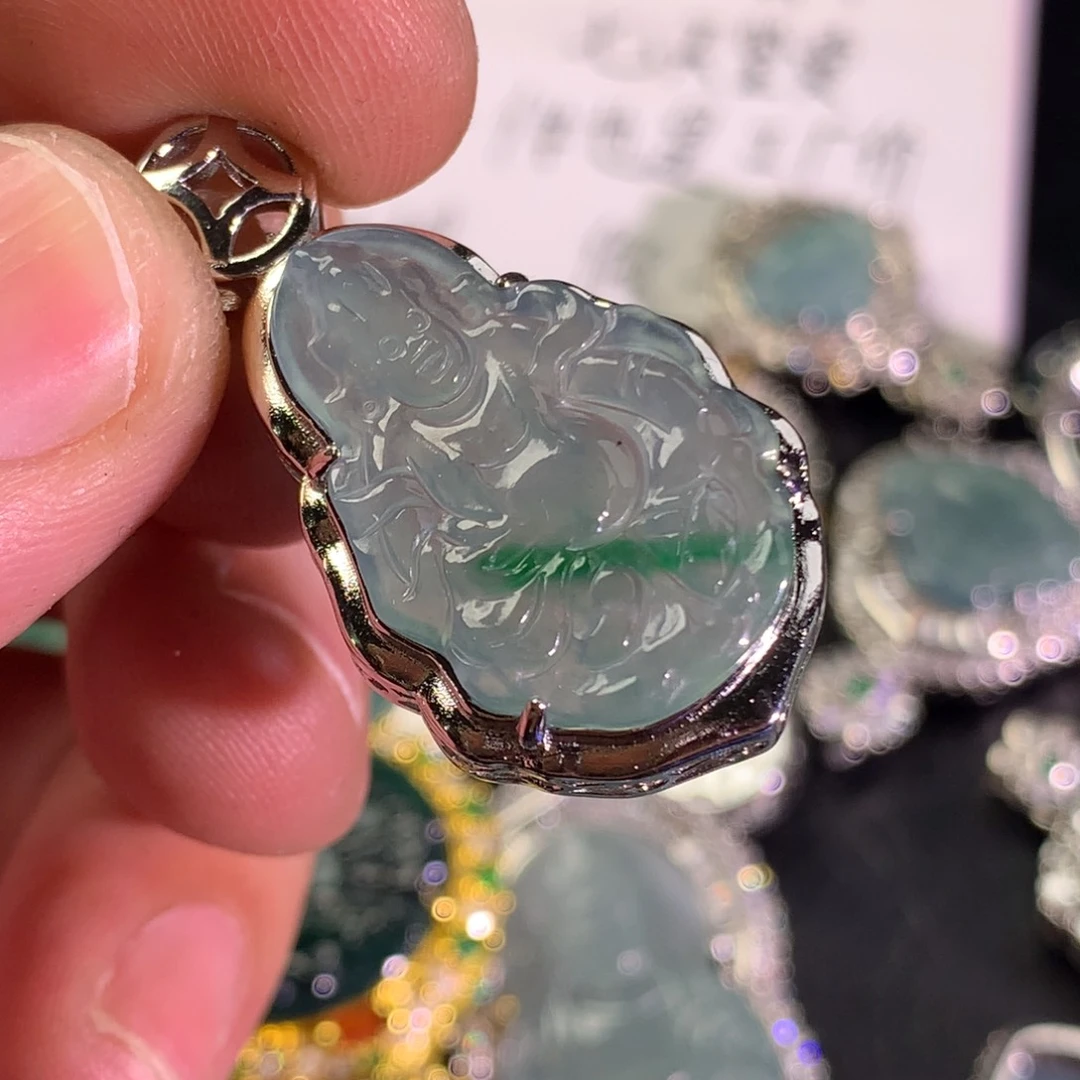 翡翠未镶嵌颈饰财神