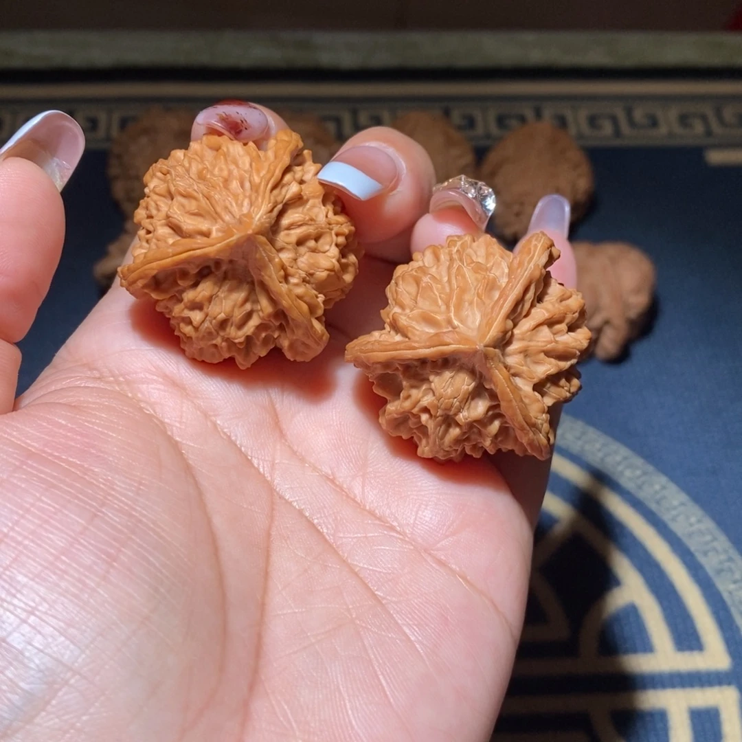 文玩核桃吊坠38尺全品盘山三棱