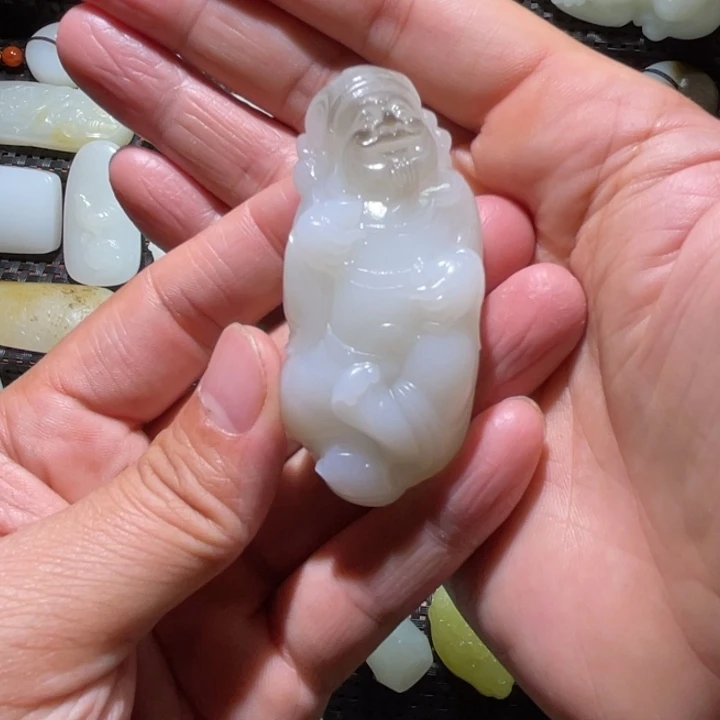 枫***叶和田玉未镶嵌颈饰