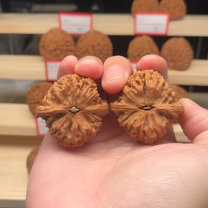 小***他吊坠文玩核桃南疆石40天残130，不包隐黄