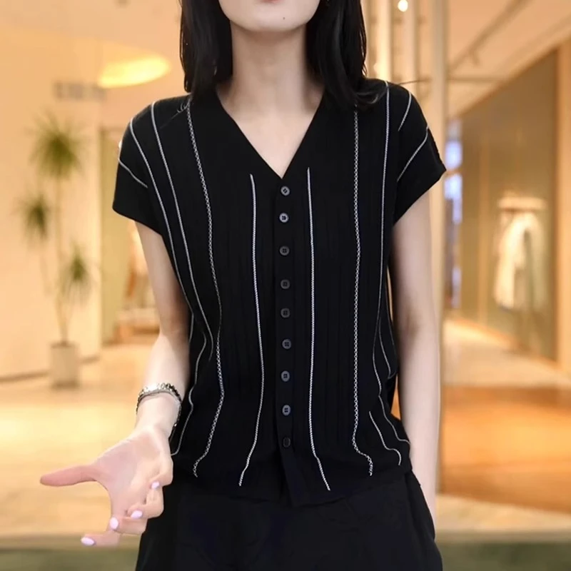 大码v领撞色线条飞飞袖短袖针织衫女2025年夏季气质休闲百搭上衣