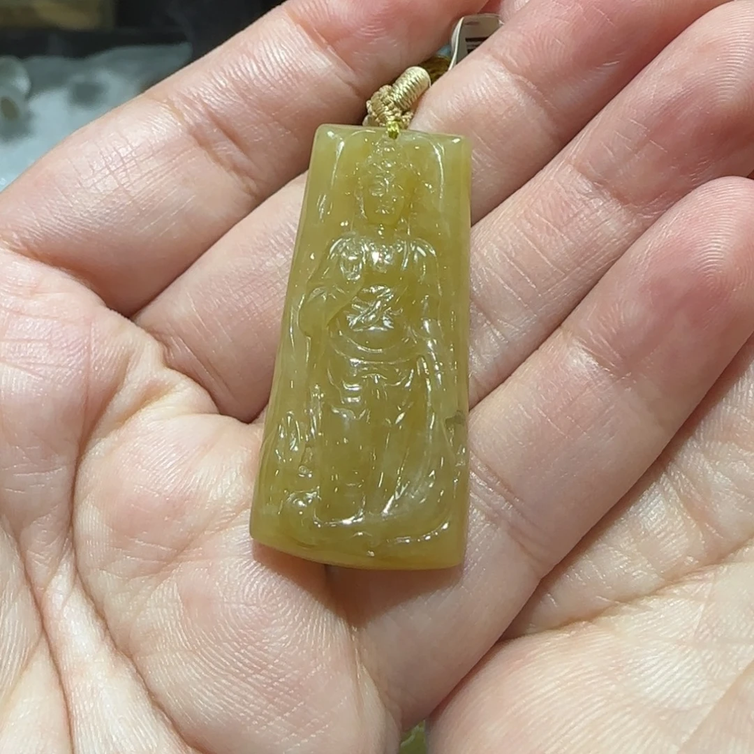 颈饰未镶嵌翡翠。。
