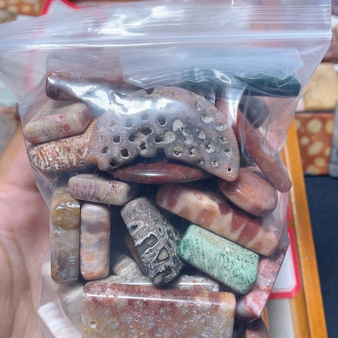 如***妈玛瑙/玉髓颈饰合金