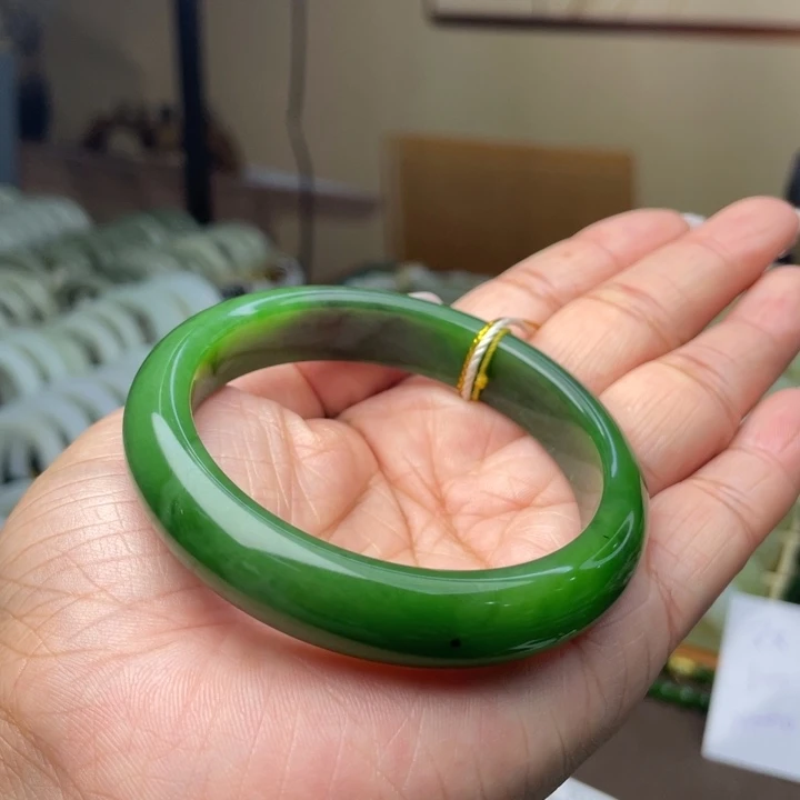 和田玉未镶嵌手镯