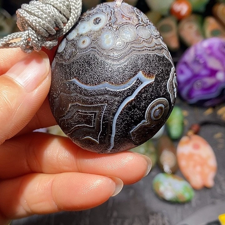 玛瑙/玉髓颈饰未镶嵌占**王