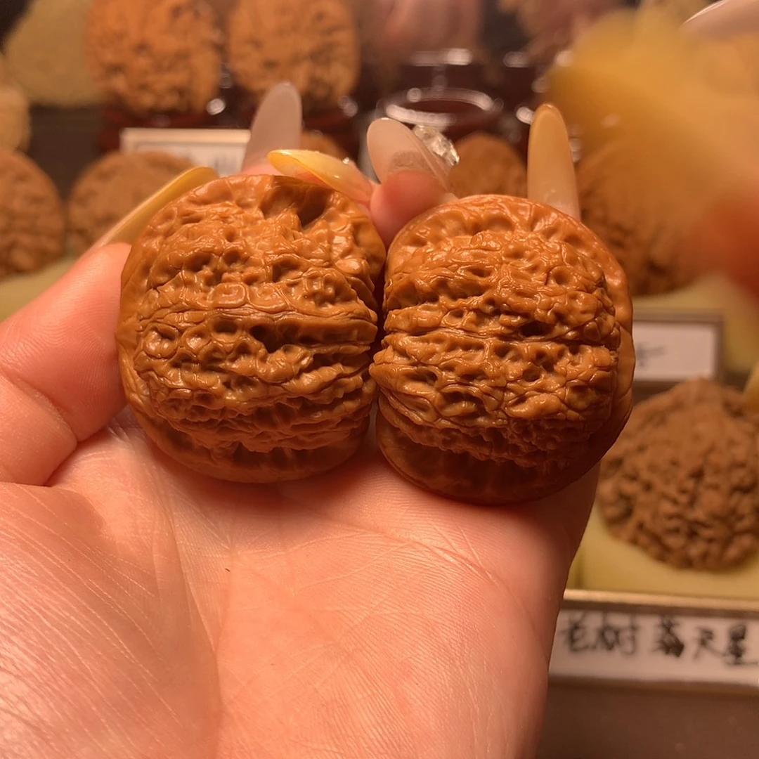 文玩核桃吊坠血麒麟41