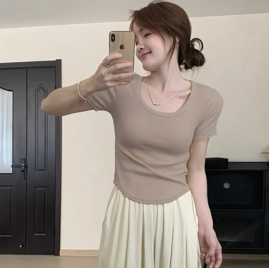 【现货飞】U领弧形下摆修身T恤女2025夏正肩短袖打底纯欲上衣女
