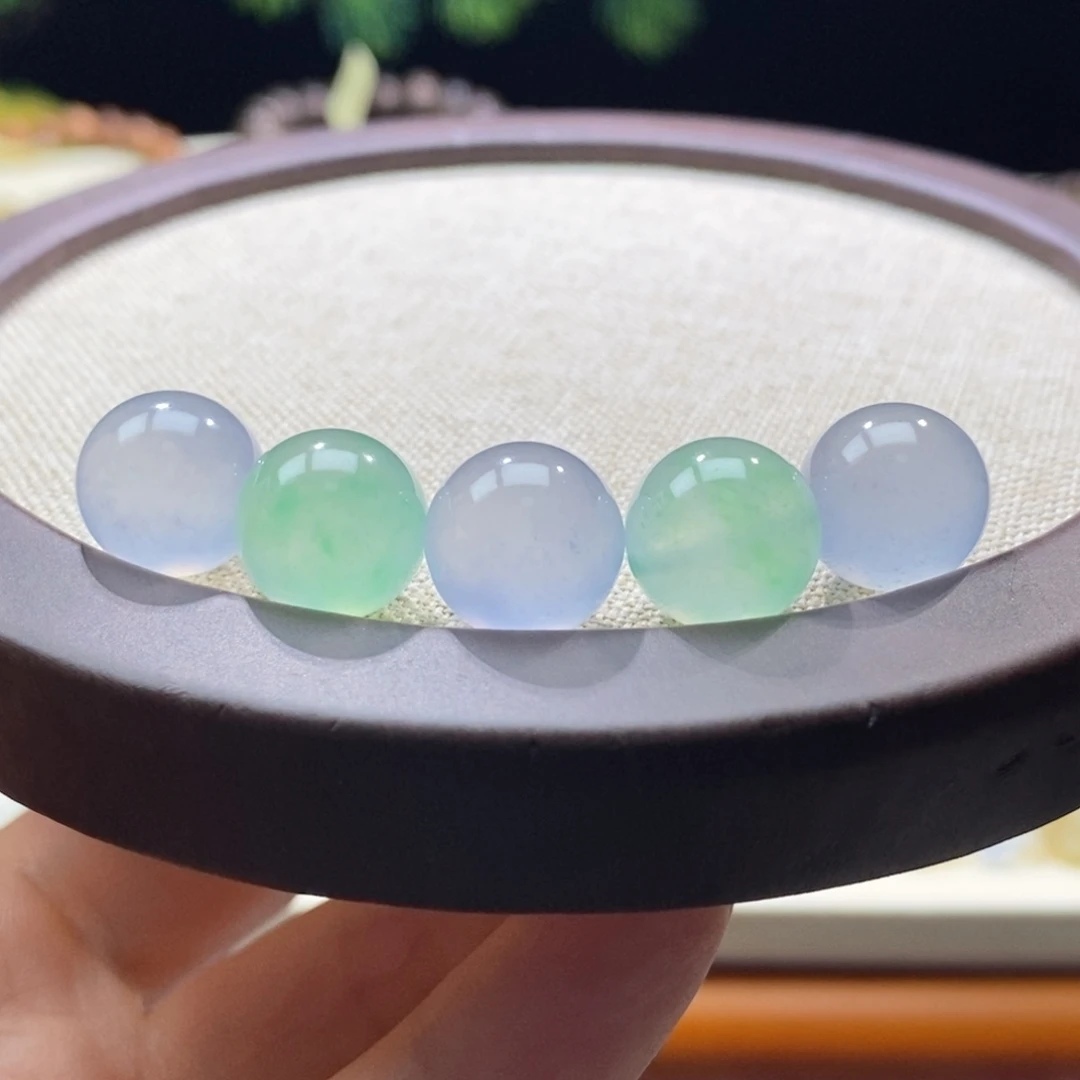 翡翠未镶嵌颈饰卡12+