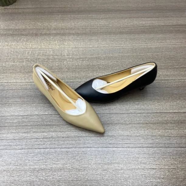 2025新款女鞋时尚休闲百搭尖头单鞋女鞋子透气皮鞋女鞋子52117