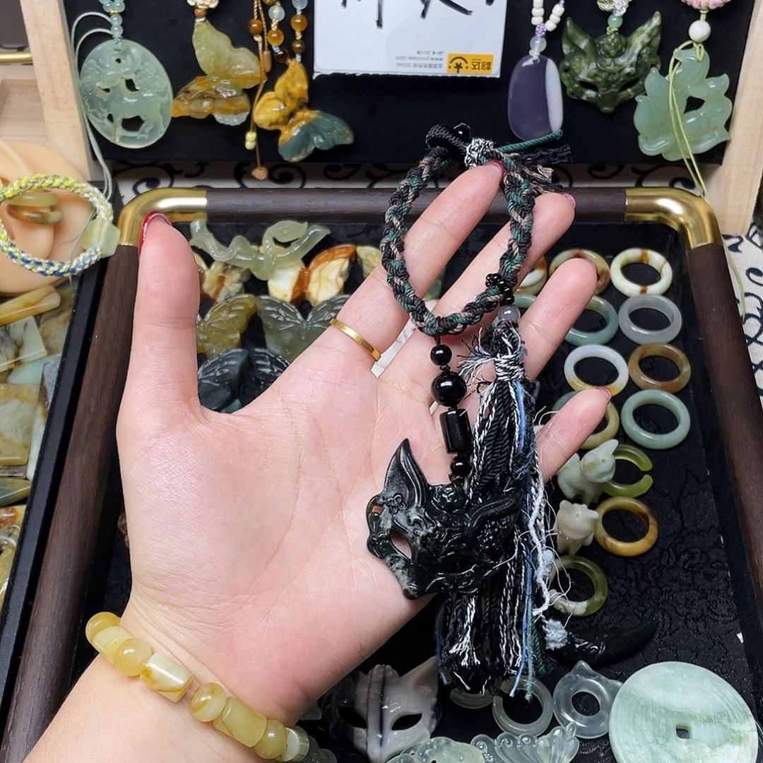 蛇纹石玉未镶嵌颈饰福利包挂