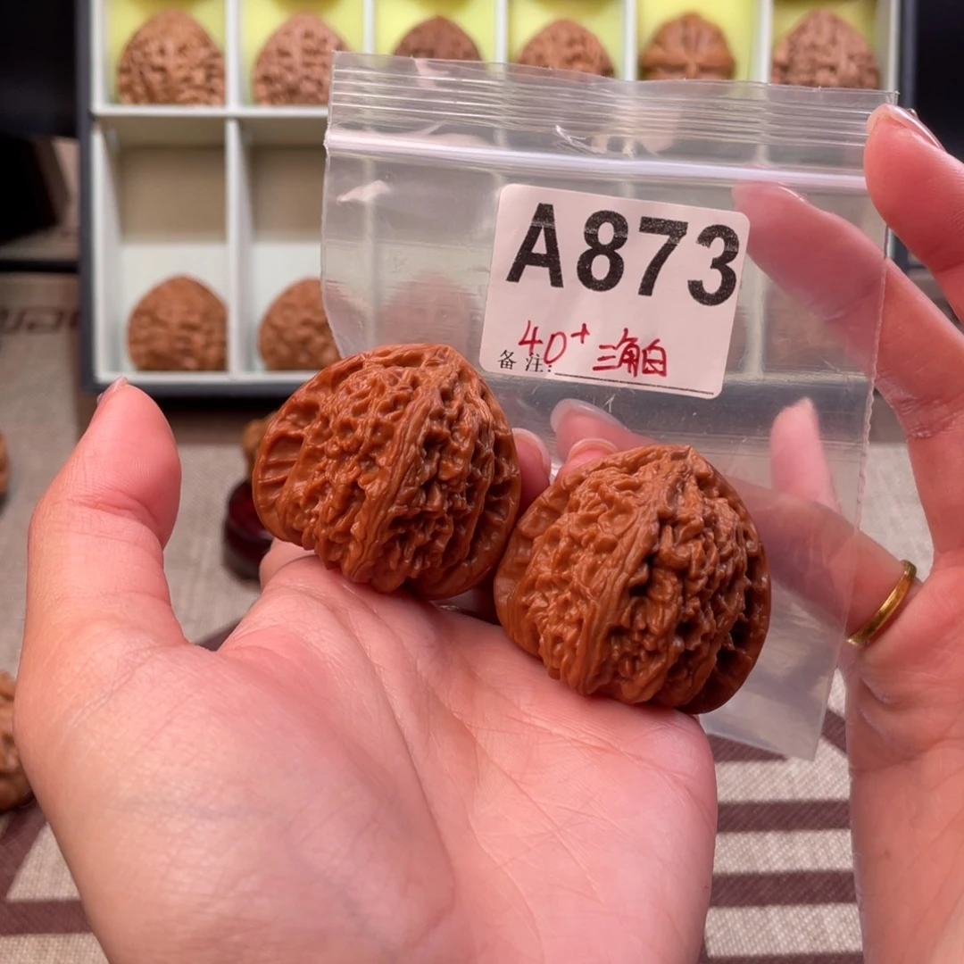 山***丶40三角白文玩核桃