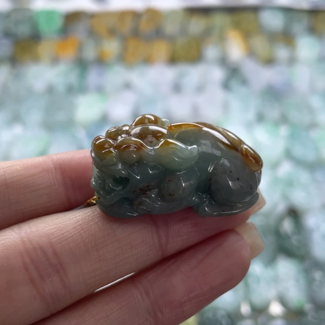 翡翠未镶嵌颈饰貔貅