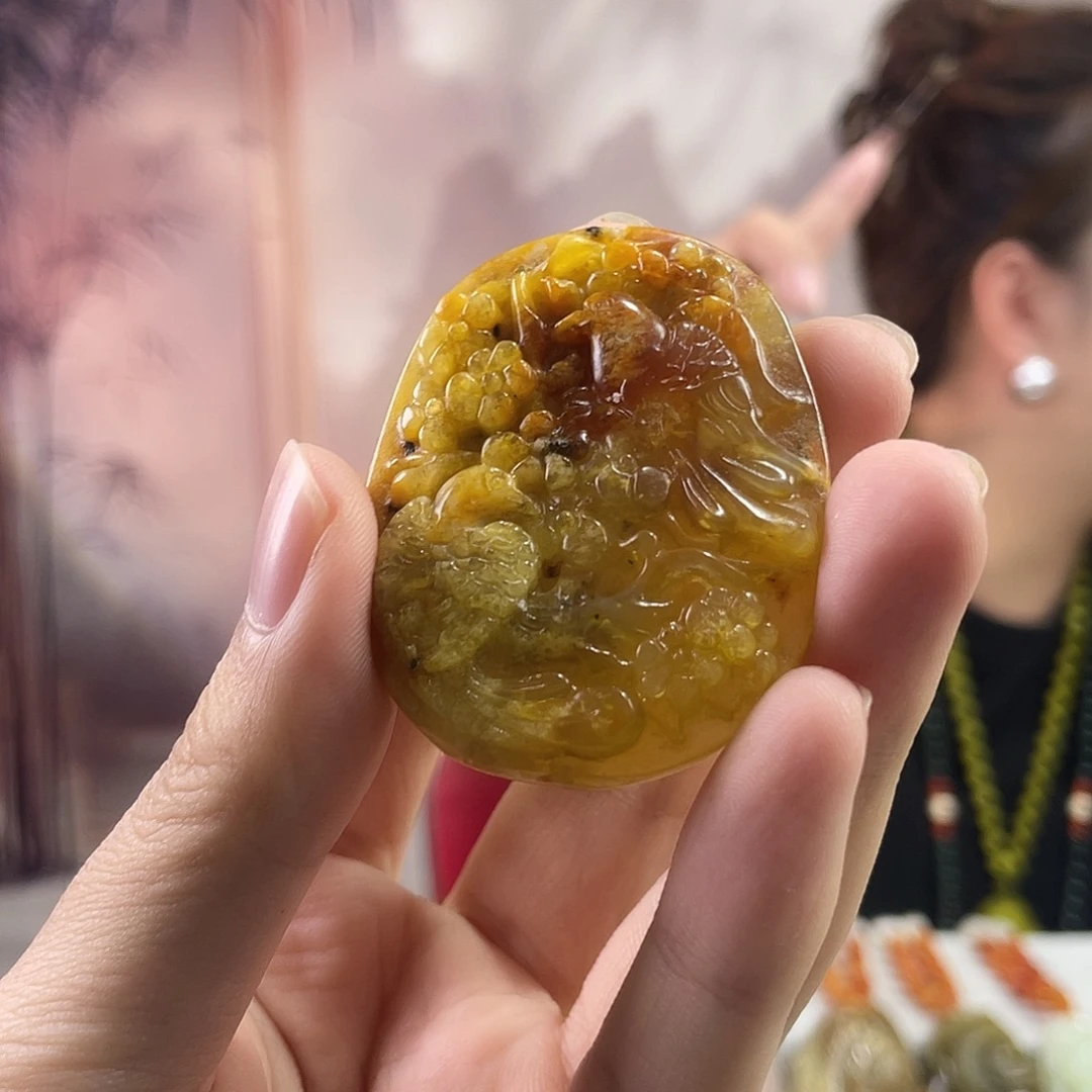 蛇纹石玉未镶嵌颈饰