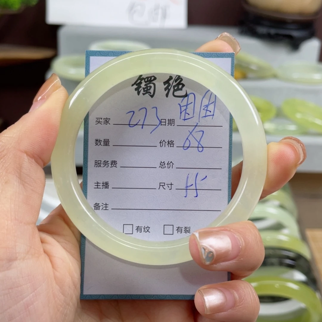 【闪购商品】蛇纹石玉手镯未镶嵌困***?
