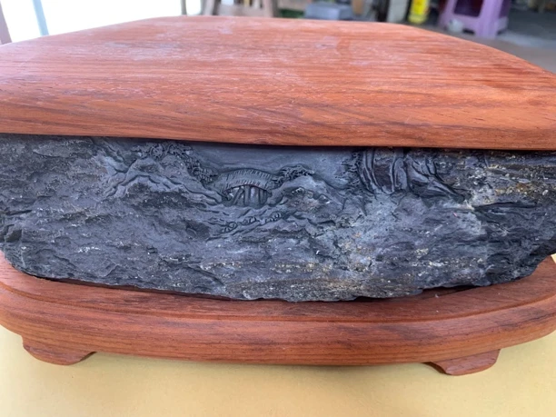 携琴访友砚，麻子坑，27x18.8x7.3，天青、麻子、火捺、翡翠、石皮，底座