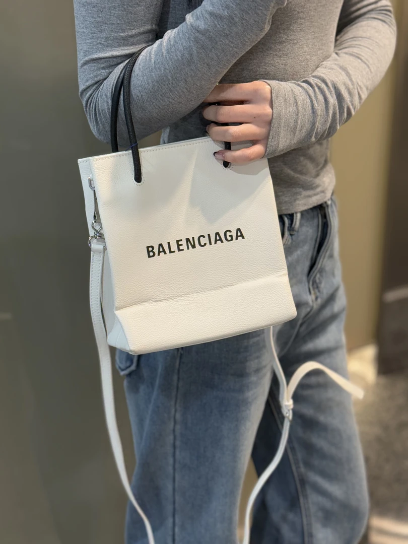 95新 Balenciaga/巴黎世家 奶昔白全皮纸袋单肩包