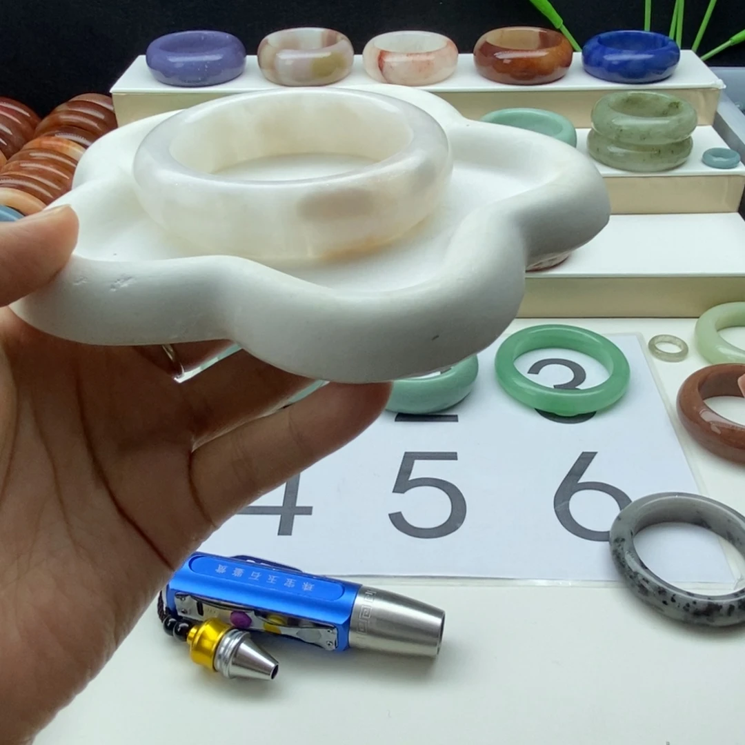 石英岩玉未镶嵌手镯