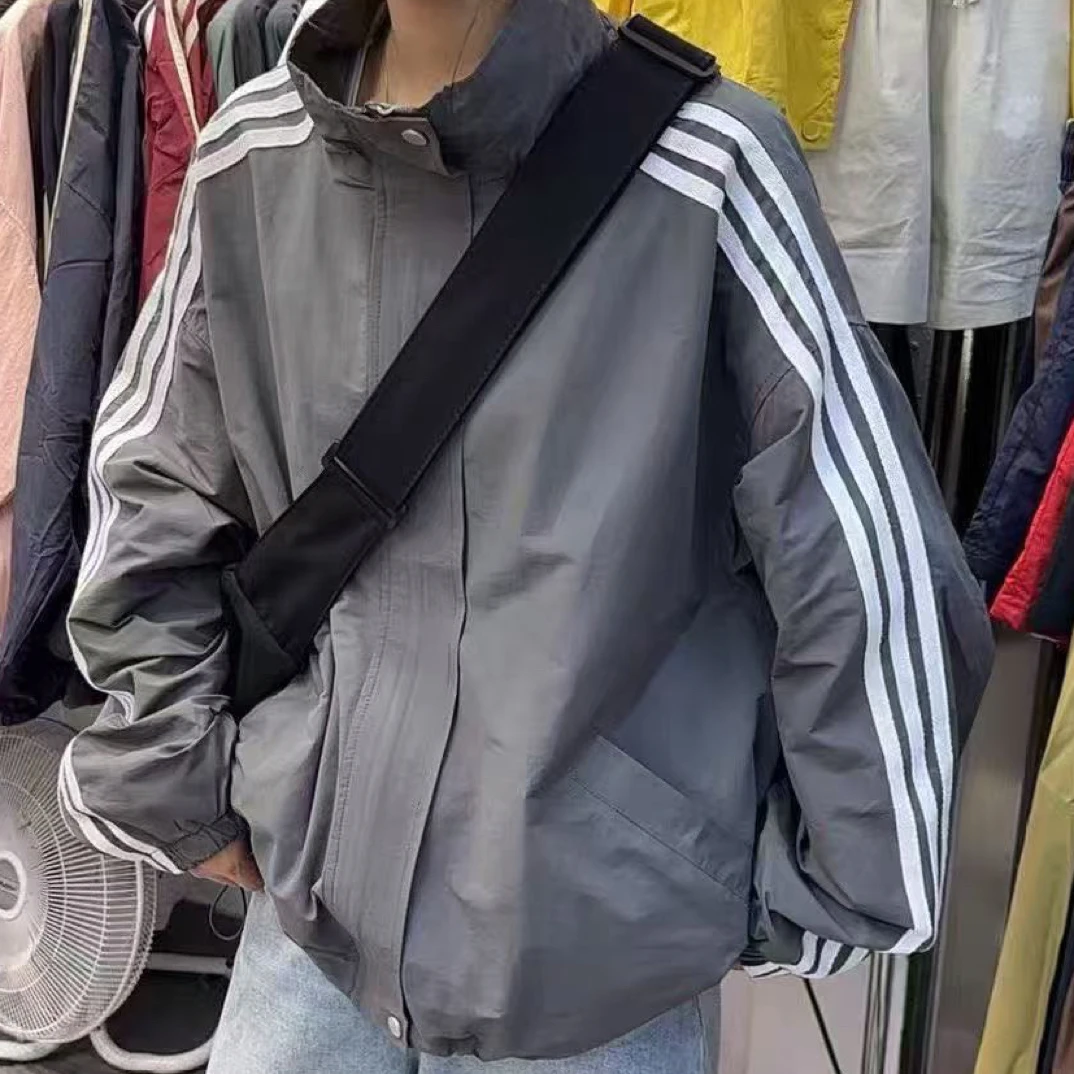 2025春秋新款拼接三条杠长袖外套女时尚宽松显瘦拉链开衫立领上衣