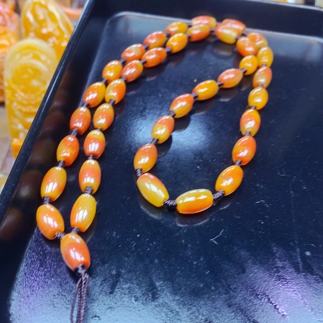 未镶嵌石英质玉（黄龙玉）颈饰