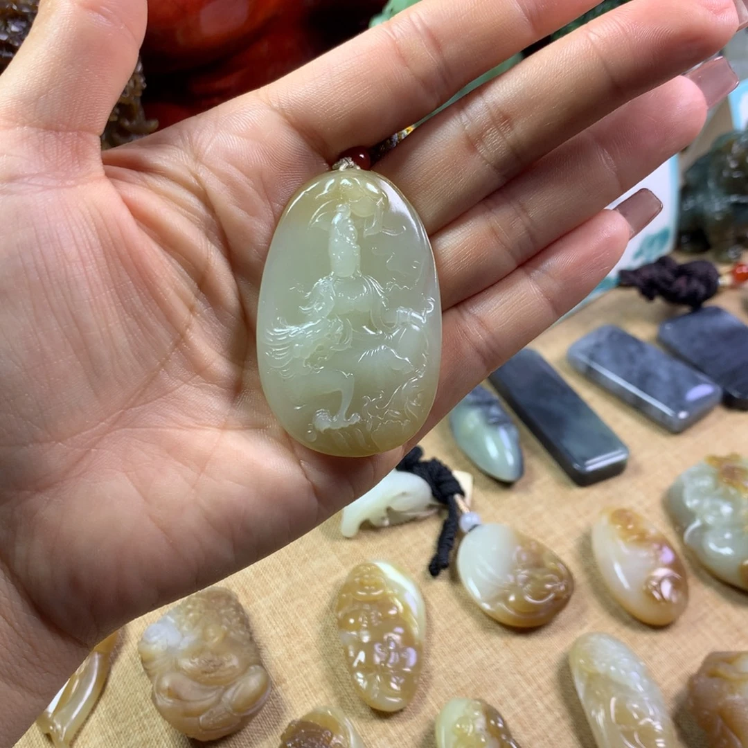 和田玉未镶嵌颈饰