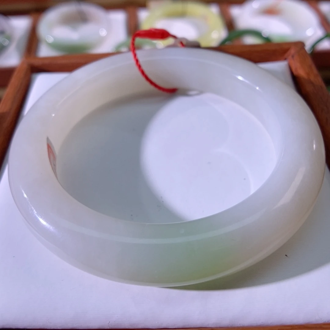 【闪购商品】未镶嵌手镯和田玉（翠青玉）