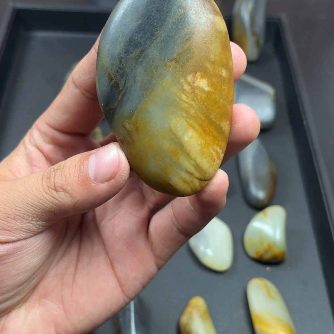 仅***已颈饰未镶嵌和田玉（糖玉）
