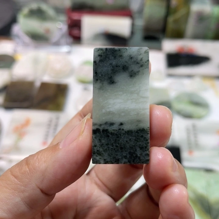 独山玉未镶嵌颈饰