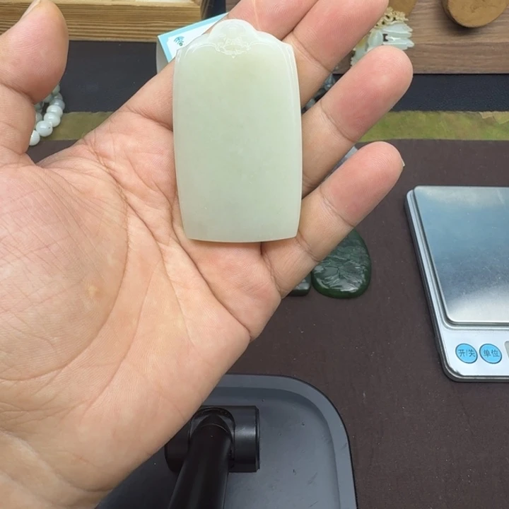 颈饰未镶嵌和田玉临*