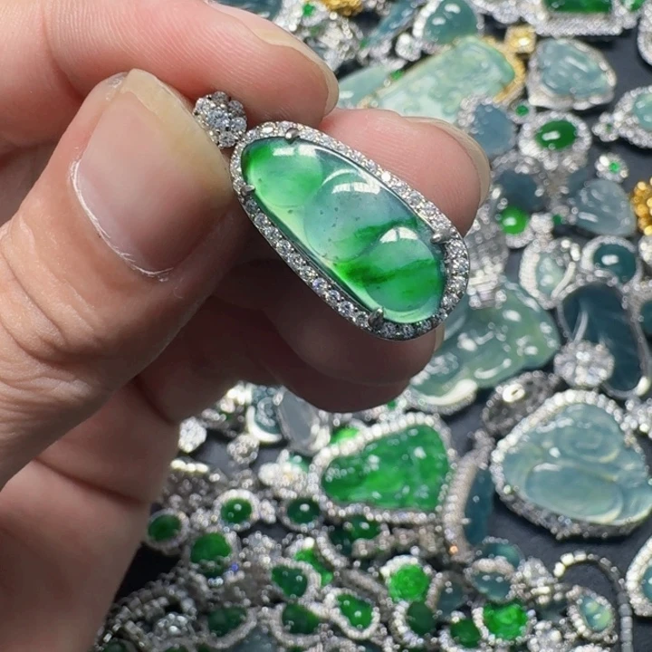 翡翠未镶嵌颈饰天然A货翡翠放漏