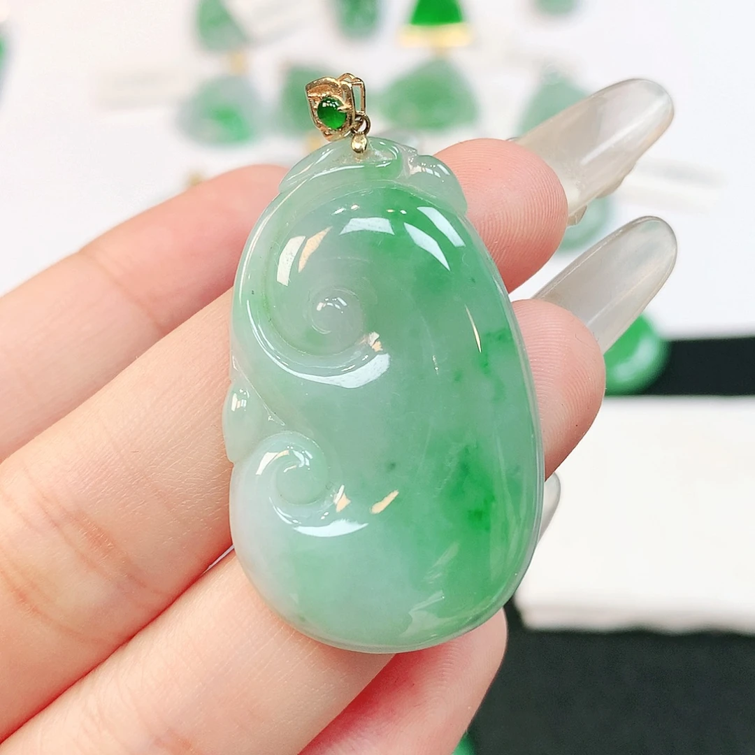 翡翠18K金镶嵌颈饰