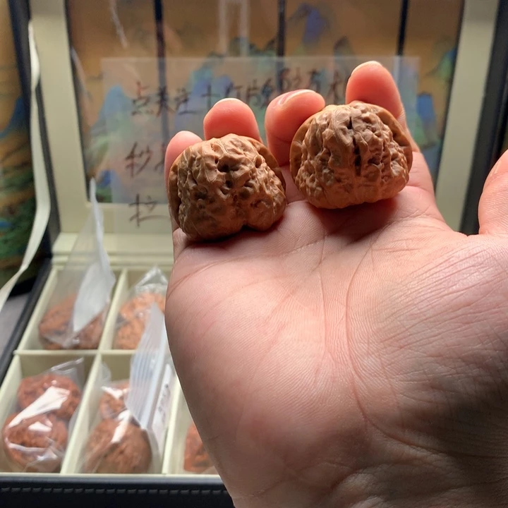 文玩核桃吊坠哈哈金华和红杰